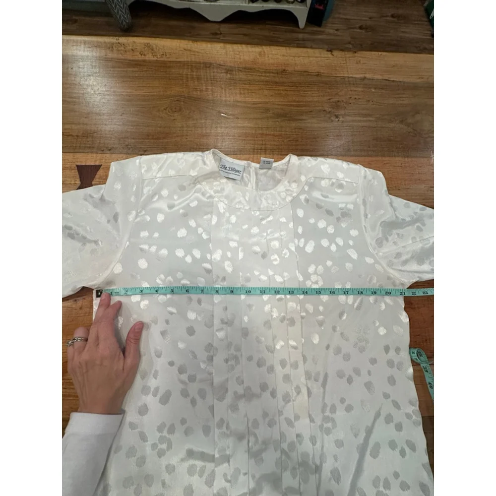 The Villager Liz Claiborne White Jacquard Satin Blouse Medium